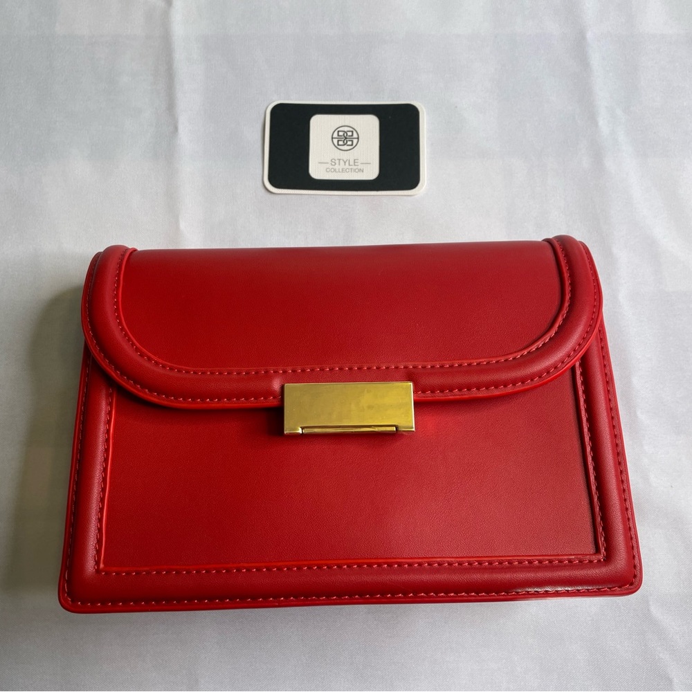 Bolvaint Red Clutch